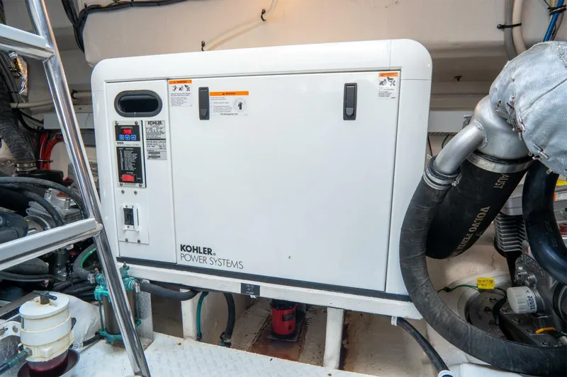 Slide: The Image of Cruiser Yachts 48   EPIC (28) - 5928749