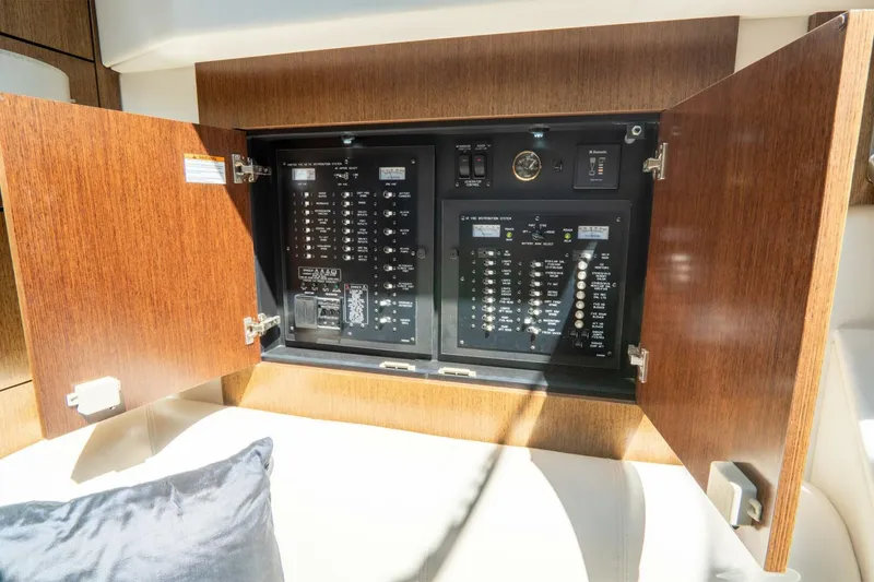 Slide: The Image of Cruiser Yachts 48   EPIC (25) - 5928746