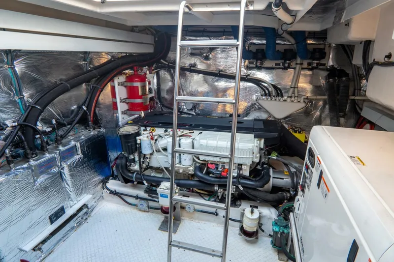 Slide: The Image of Cruiser Yachts 48   EPIC (27) - 5928748