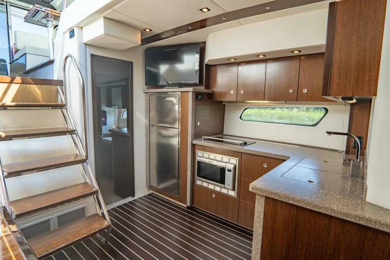 Slide: The Image of Cruiser Yachts 48   EPIC (17) - 5928717