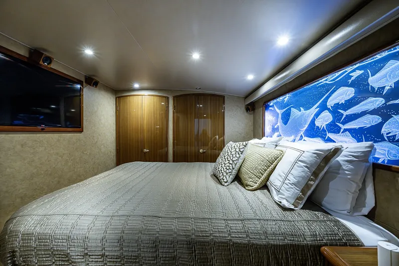 Slide: The Image of Viking 64 BIG BLUE - Master Stateroom 2007 Viking 64 BIG BLUE - 7288544