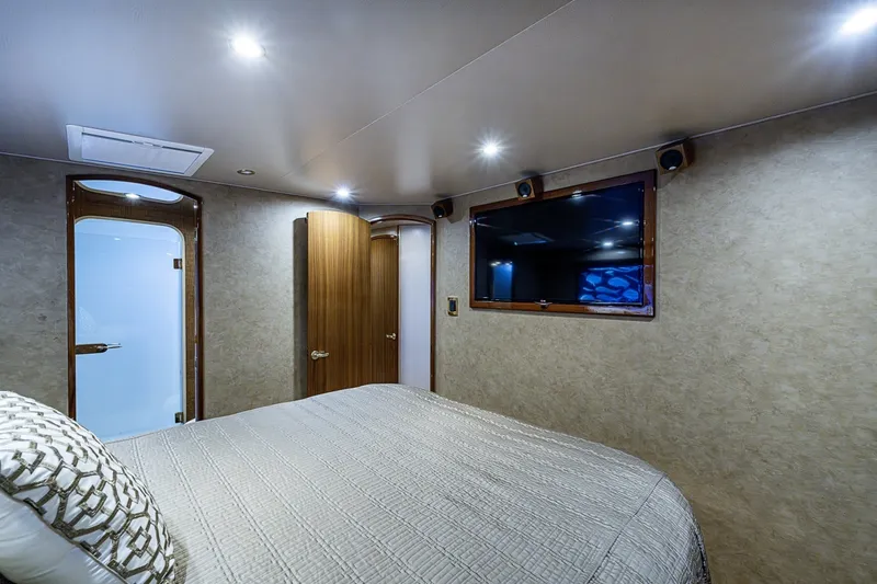 Slide: The Image of Viking 64 BIG BLUE - Master Stateroom 2007 Viking 64 BIG BLUE - 7675586