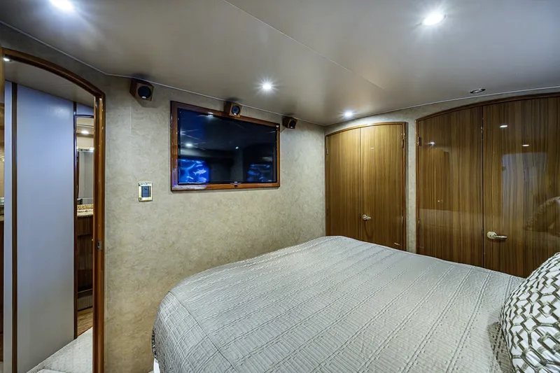 Slide: The Image of Viking 64 BIG BLUE - Master Stateroom 2007 Viking 64 BIG BLUE - 7288546
