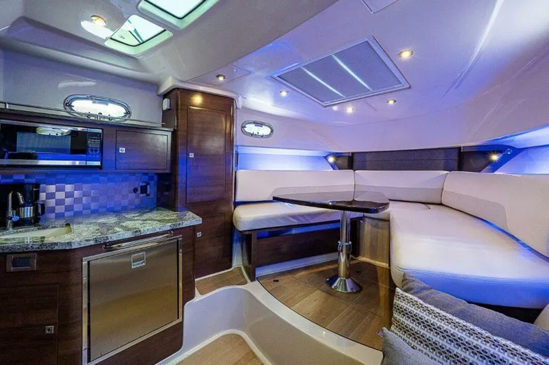 Slide: The Image of Boston Whaler 345 Conquest - Interior Boston Whaler 35 Conquest - 5928945