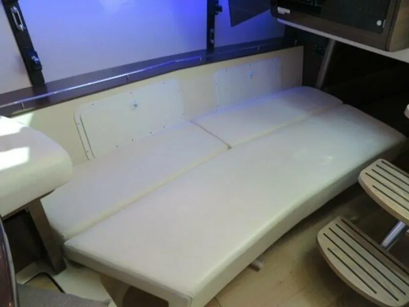 Slide: The Image of Boston Whaler 345 Conquest - Interior Boston Whaler 35 Conquest - 5929041