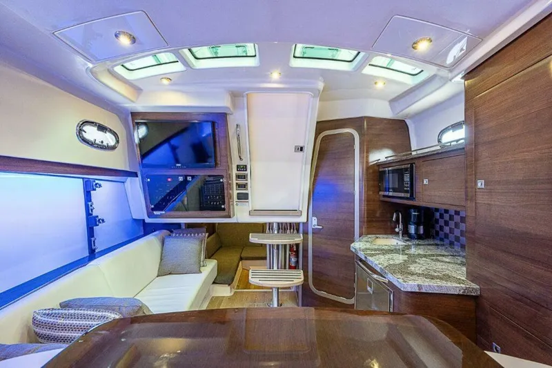 Slide: The Image of Boston Whaler 345 Conquest - Interior Boston Whaler 35 Conquest - 5928948