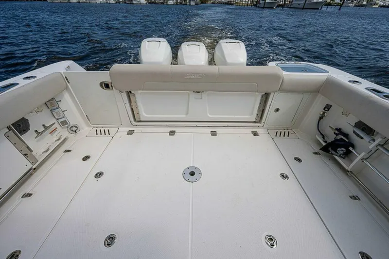 Slide: The Image of Boston Whaler 345 Conquest - Cockpit Boston Whaler 35 Conquest - 5928954