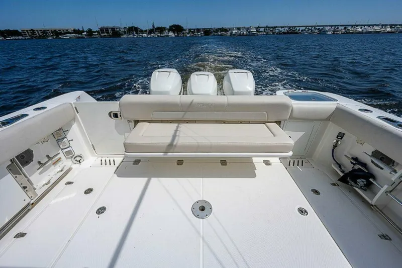 Slide: The Image of Boston Whaler 345 Conquest - Cockpit Boston Whaler 35 Conquest - 5928958