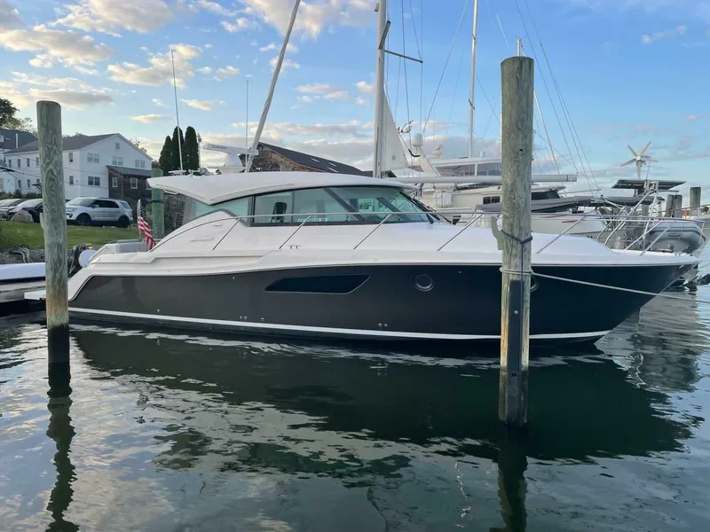 The Image of Tiara C44 Coupe 2016 - 5929027