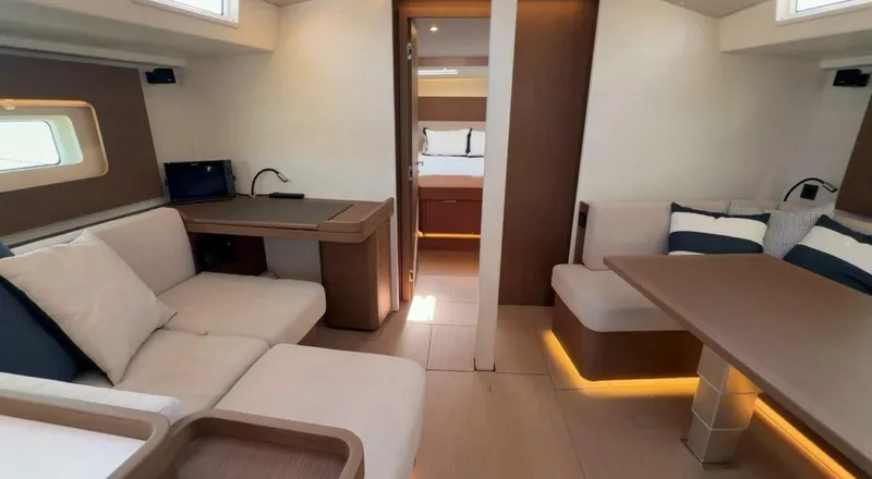 Slide: The Image of Beneteau Oceanis Yacht 2022 - 5955442