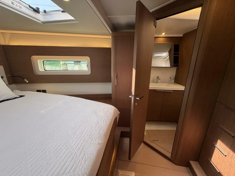 Slide: The Image of Beneteau Oceanis Yacht 2022 - 5953592