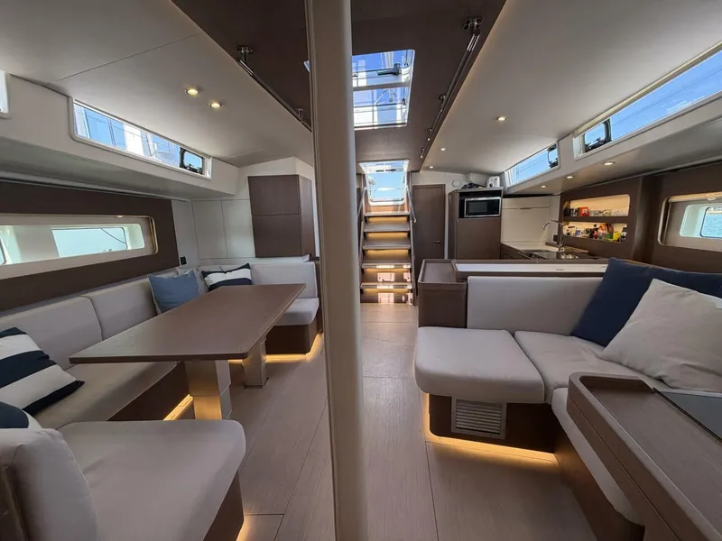 Slide: The Image of Beneteau Oceanis Yacht 2022 - 5955448