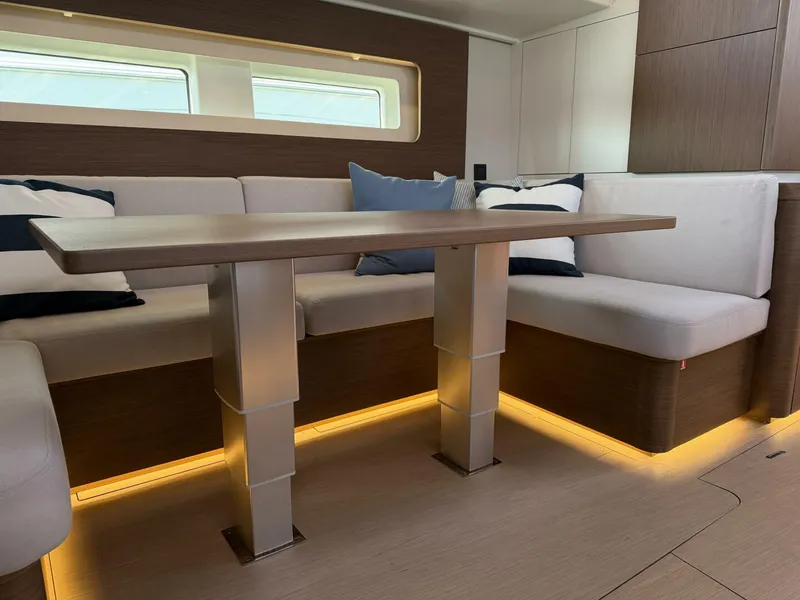 Slide: The Image of Beneteau Oceanis Yacht 2022 - 5955449