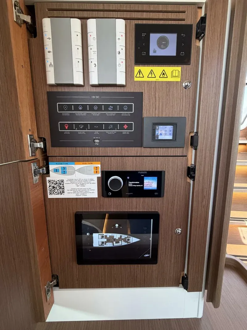 Slide: The Image of Beneteau Oceanis Yacht 2022 - 5955453