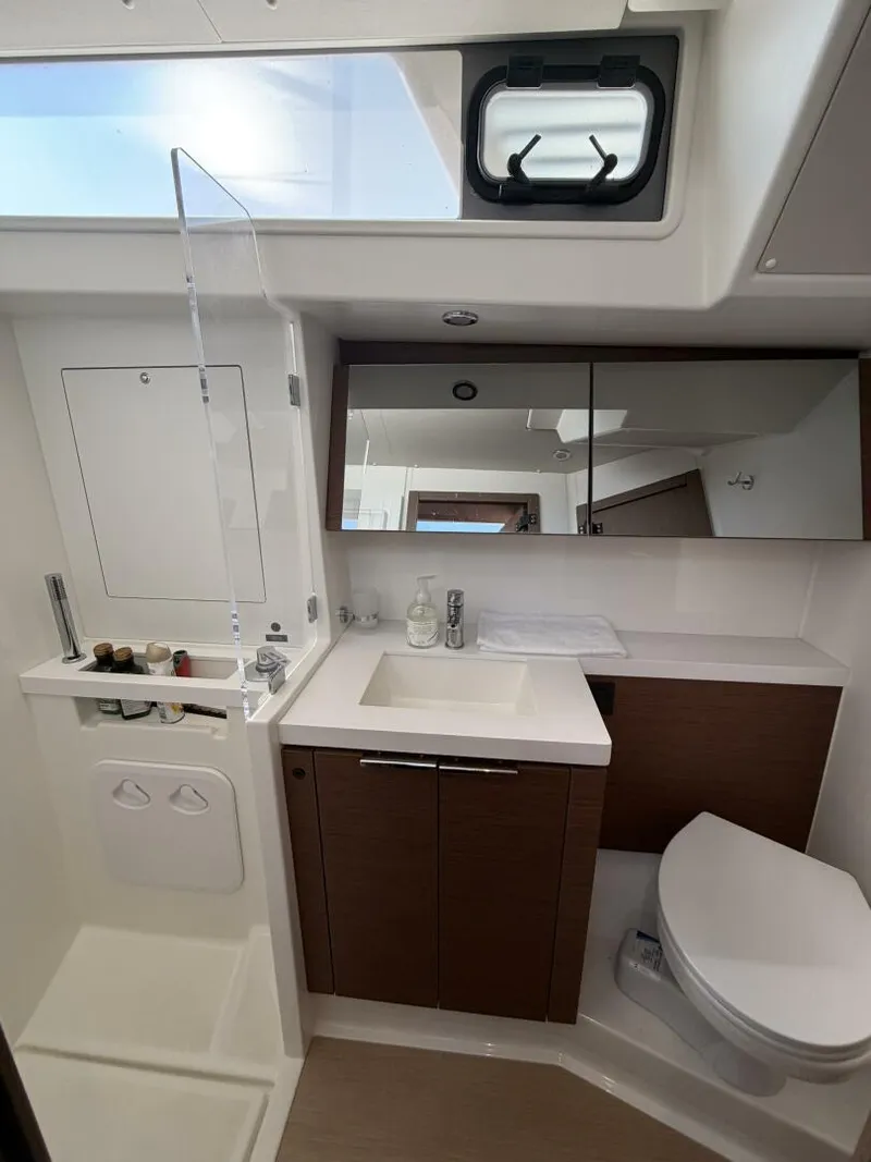 Slide: The Image of Beneteau Oceanis Yacht 2022 - 5955454