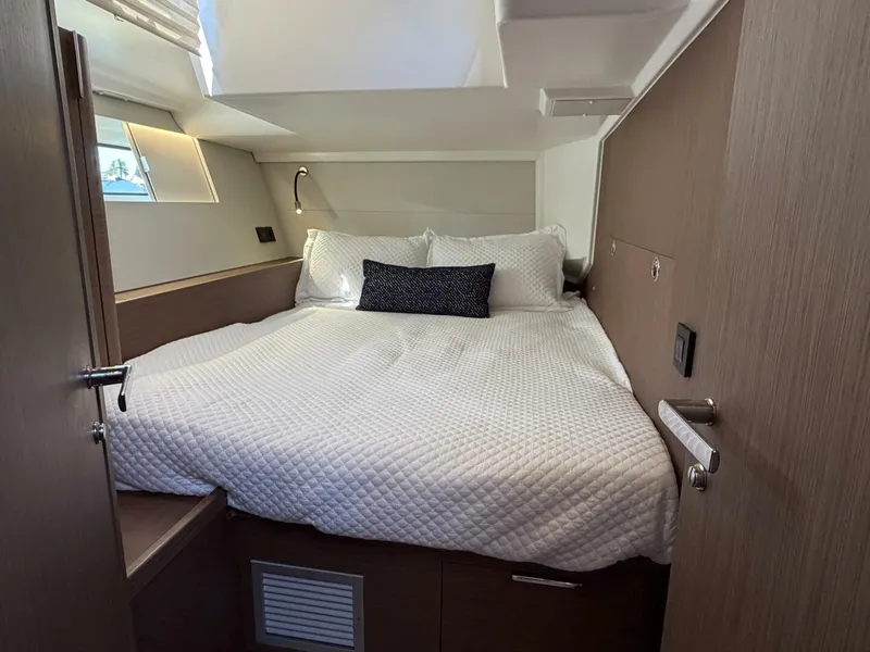 Slide: The Image of Beneteau Oceanis Yacht 2022 - 5955456