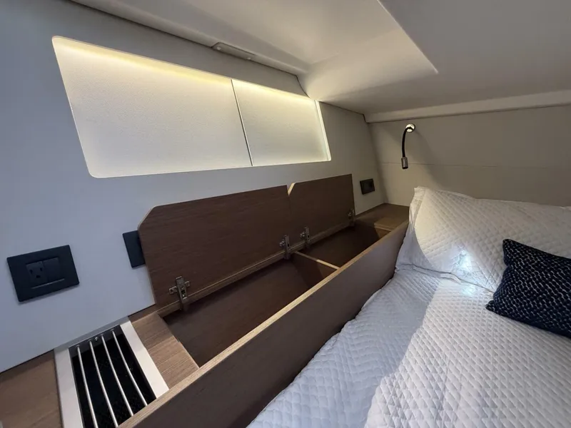 Slide: The Image of Beneteau Oceanis Yacht 2022 - 5955457