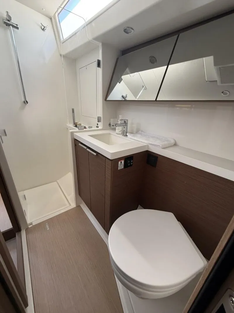 Slide: The Image of Beneteau Oceanis Yacht 2022 - 5955455