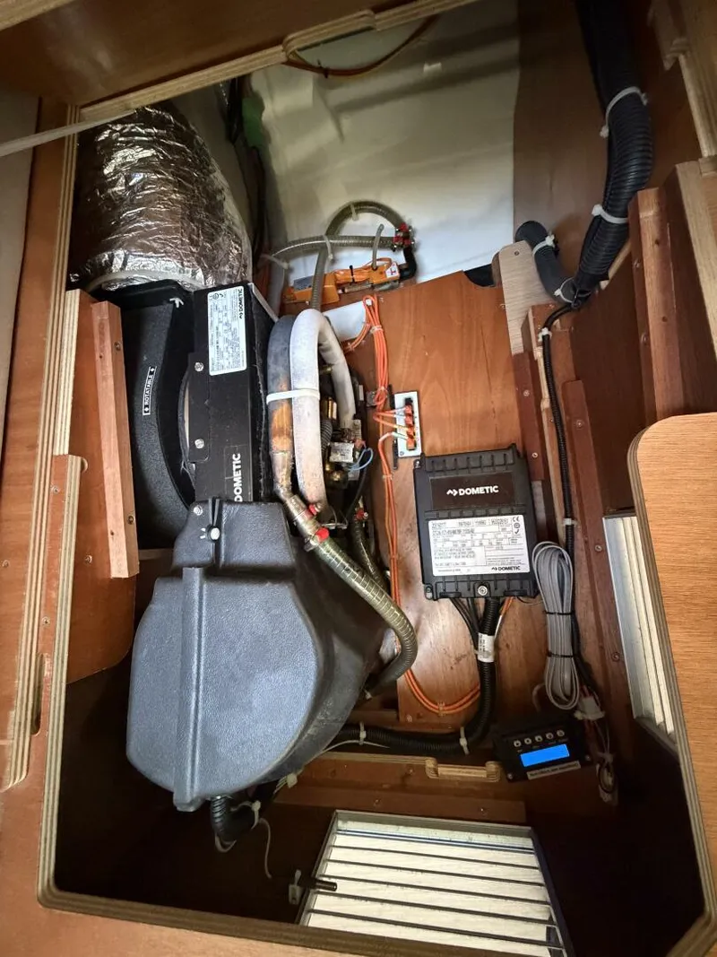 Slide: The Image of Beneteau Oceanis Yacht 2022 - 5955567