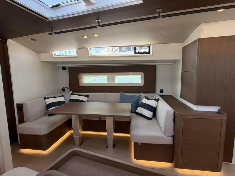 Slide: The Image of Beneteau Oceanis Yacht 2022 - 5953590