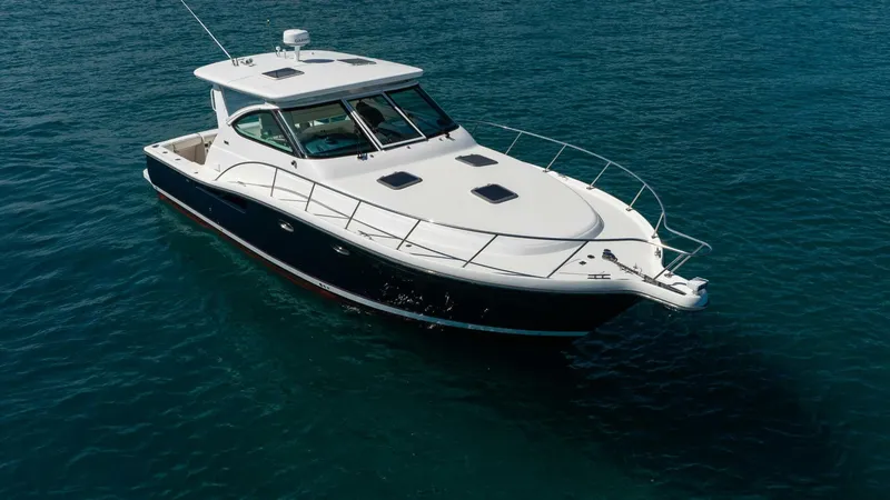 Slide: The Image of Tiara 4200 Open 2004 - 5929727