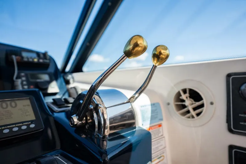 Slide: The Image of Tiara 4200 Open 2004 - 5929744