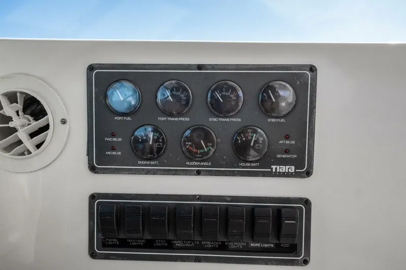 Slide: The Image of Tiara 4200 Open 2004 - 5929745