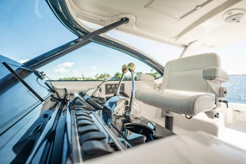 Slide: The Image of Tiara 4200 Open 2004 - 5929746