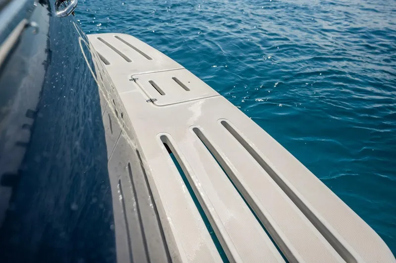 Slide: The Image of Tiara 4200 Open 2004 - 5929760