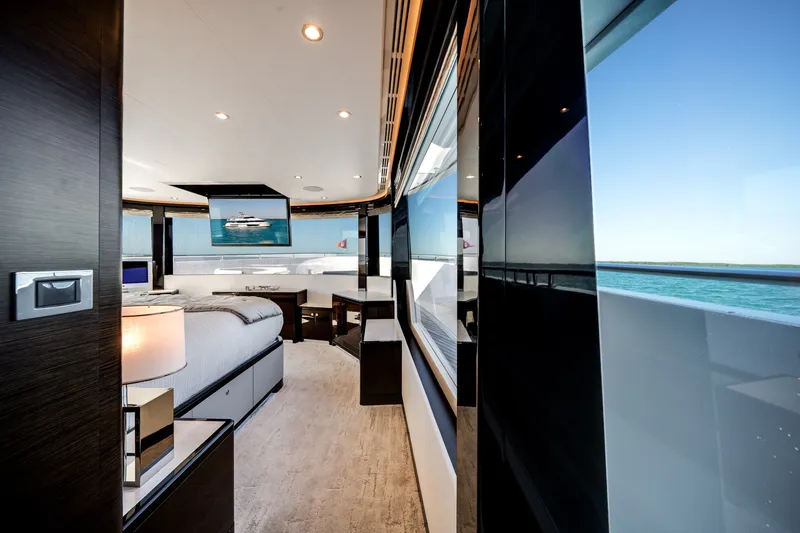 Slide: The Image of Ocean Alexander 37 L 2022 - 5930113