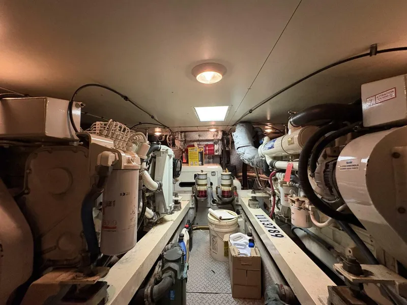 Slide: The Image of Silverton 453 Motor Yacht 2001 - 5930305