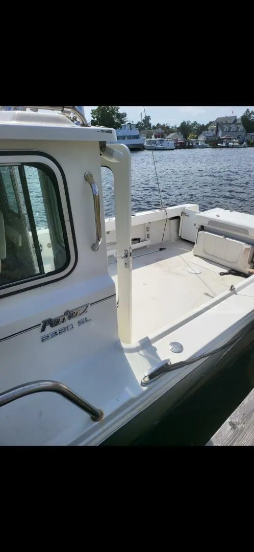 Slide: The Image of Parker Marine 2320 SL Sport Cabin 2021 - 5930317