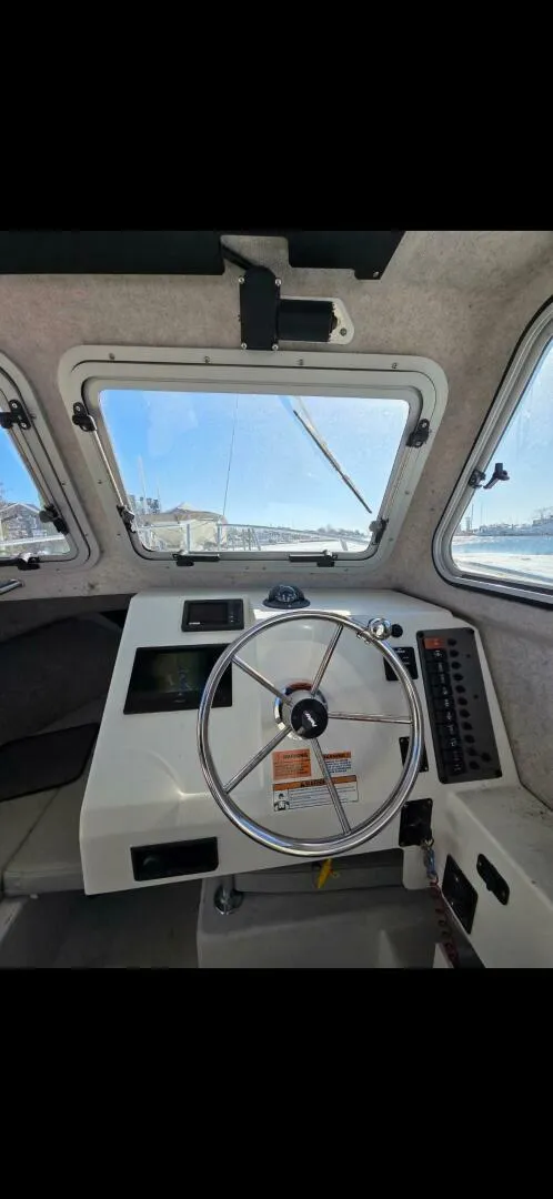 Slide: The Image of Parker Marine 2320 SL Sport Cabin 2021 - 5930319