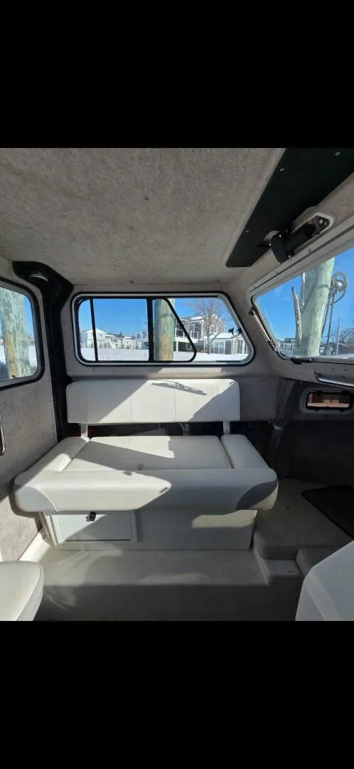 Slide: The Image of Parker Marine 2320 SL Sport Cabin 2021 - 5930320