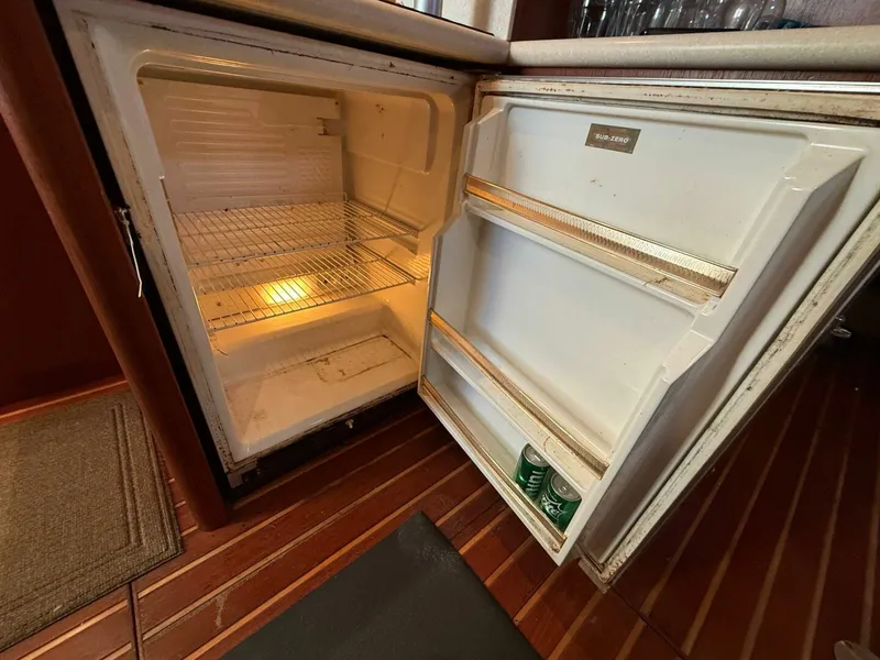 Slide: The Image of Tiara 4000 Express 2002 - 5930333