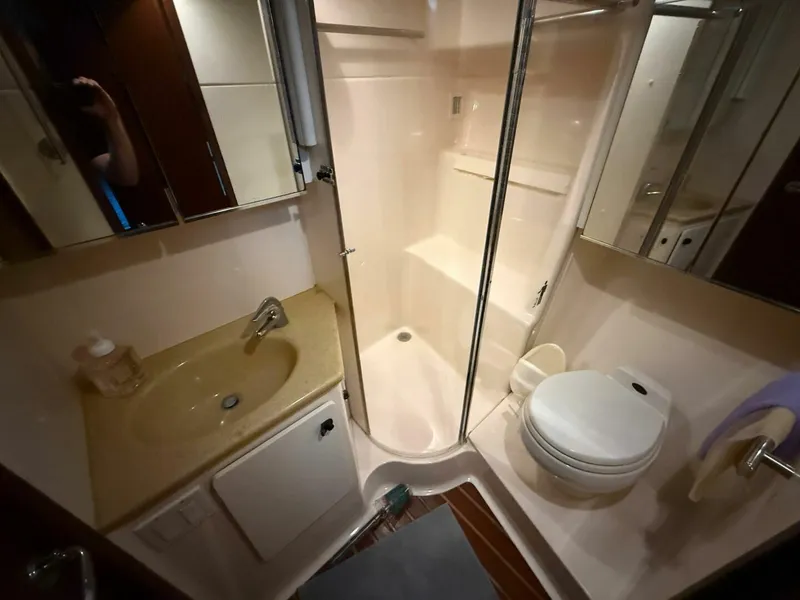 Slide: The Image of Tiara 4000 Express 2002 - 5930336