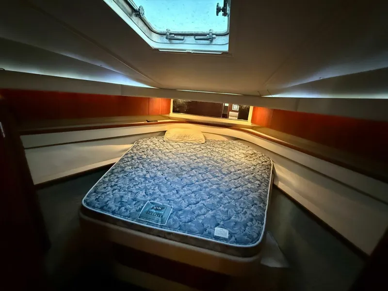 Slide: The Image of Tiara 4000 Express 2002 - 5930337