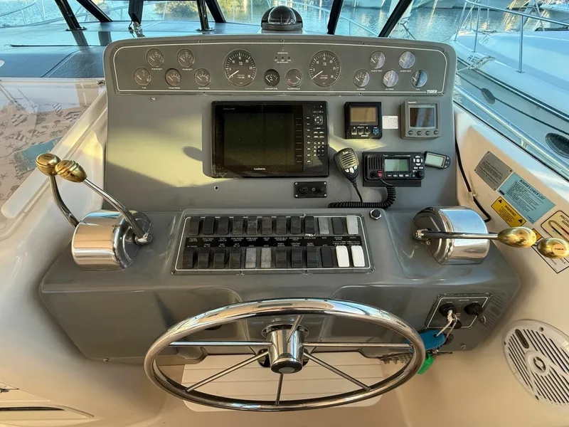 Slide: The Image of Tiara 4000 Express 2002 - 5930327