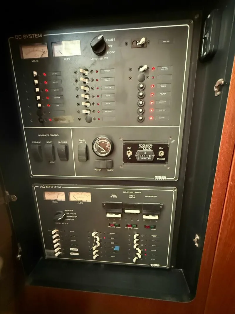 Slide: The Image of Tiara 4000 Express 2002 - 5930329