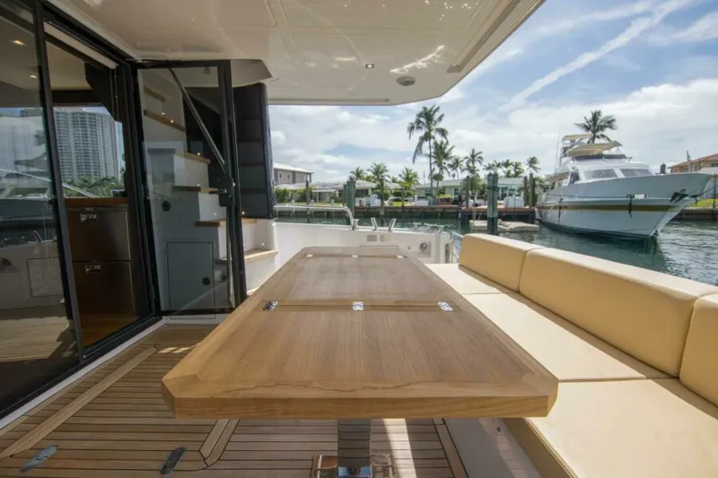 Slide: The Image of Sundeck 580 Sport 2019 - 7379482