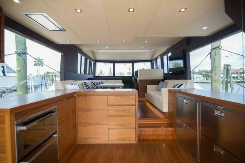 Slide: The Image of Sundeck 580 Sport 2019 - 7379432