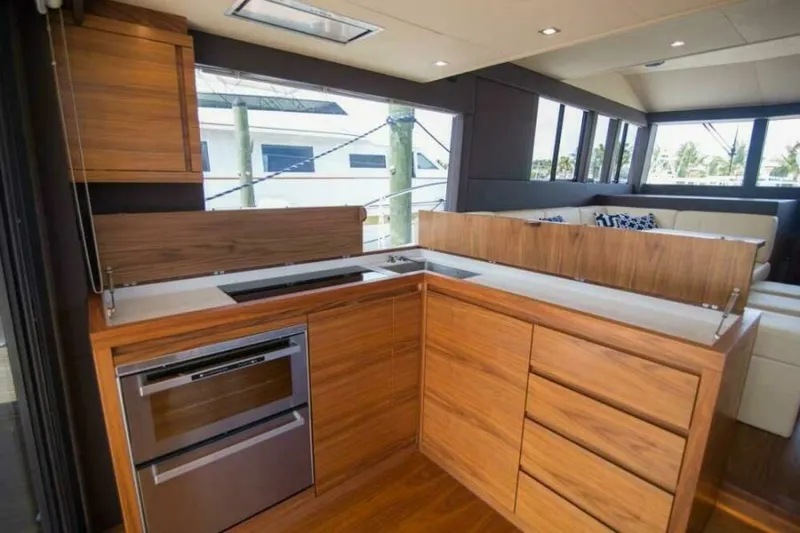Slide: The Image of Sundeck 580 Sport 2019 - 7379430