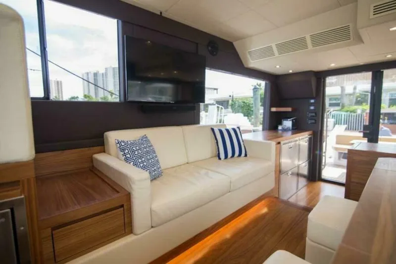 Slide: The Image of Sundeck 580 Sport 2019 - 7379438