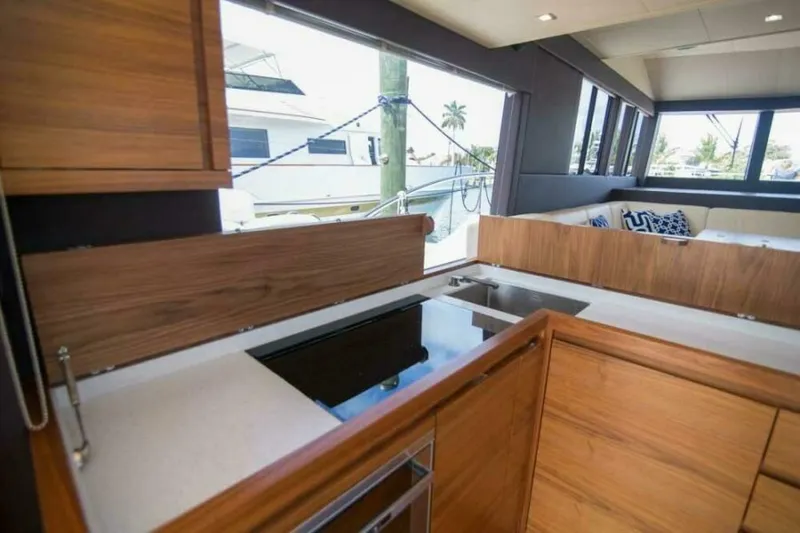 Slide: The Image of Sundeck 580 Sport 2019 - 7379431