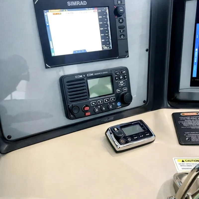 Slide: The Image of Sea Ray 390 Sundancer 2004 - 5930929