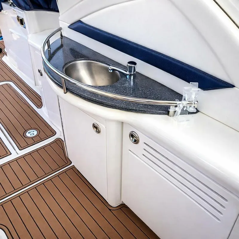 Slide: The Image of Sea Ray 390 Sundancer 2004 - 5930948