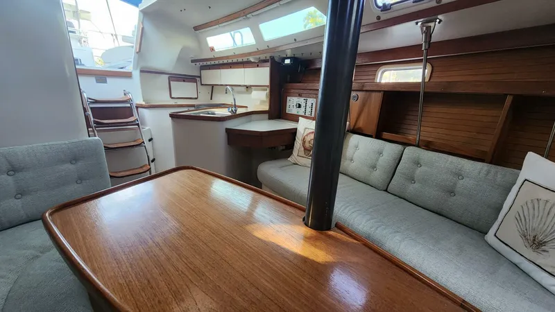 Slide: The Image of Catalina 320 1995 - 5931410