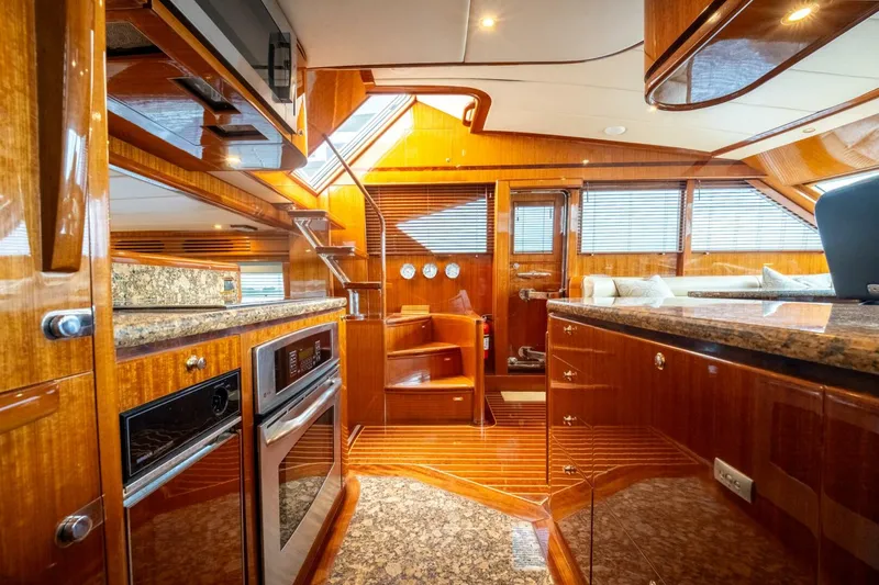 Slide: The Image of Hampton 630 Pilothouse 2008 - 5968630