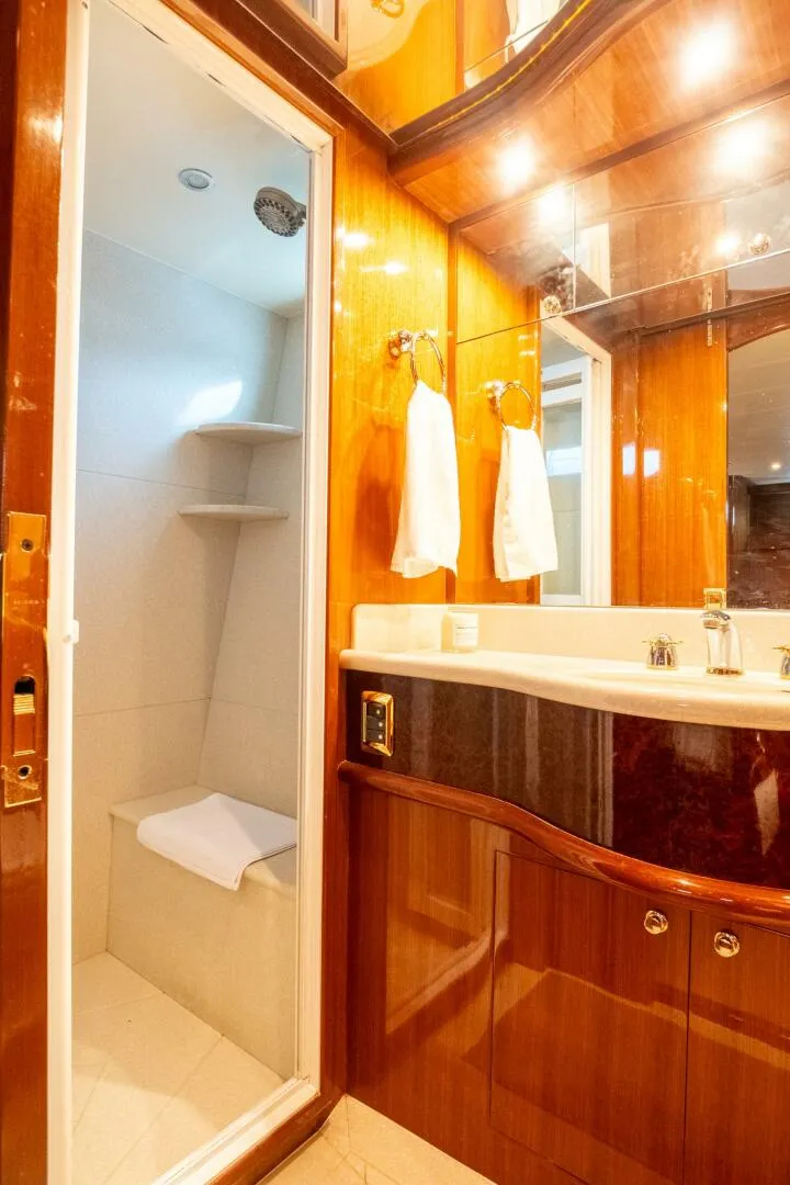 Slide: The Image of Hampton 630 Pilothouse 2008 - 5968648