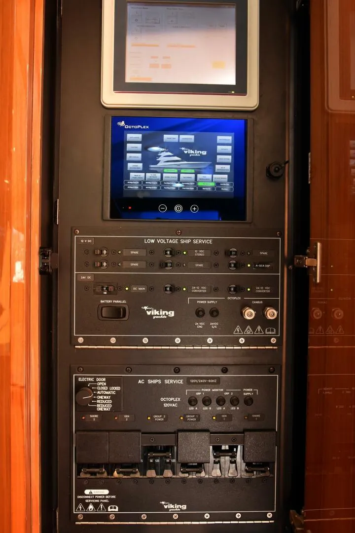 Slide: The Image of 2019 Viking 80 Skybridge - PARTY OF FIVE - 5940952